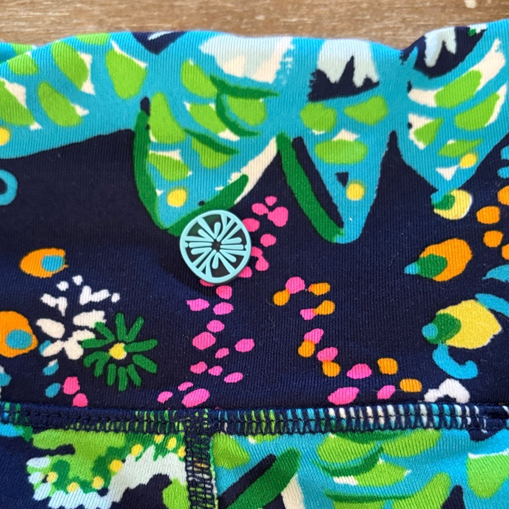 Lilly Pulitzer Take Me To The Sea Cropped Leggings in XL - Picture 9 of 13